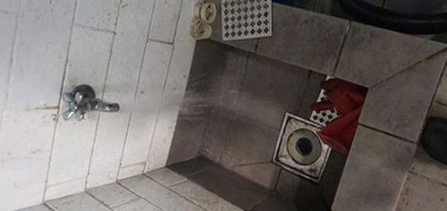 묵정동 하수구막힘 배수 상태와 역류 여부를 점검하는 장면